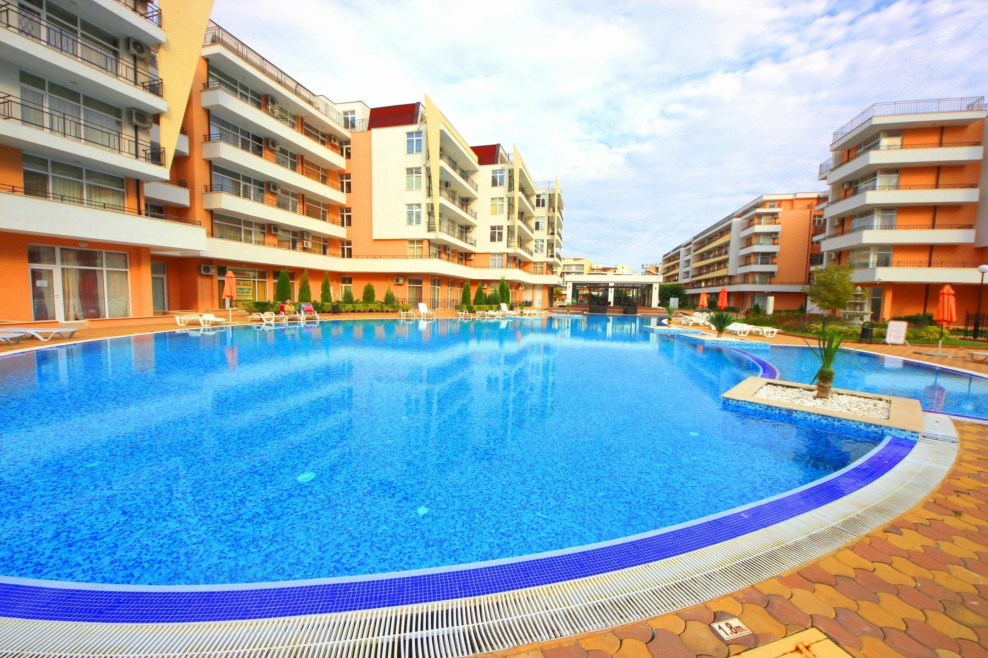Menada Grand Kamelia Apartments Słoneczny Brzeg Zewnętrze zdjęcie